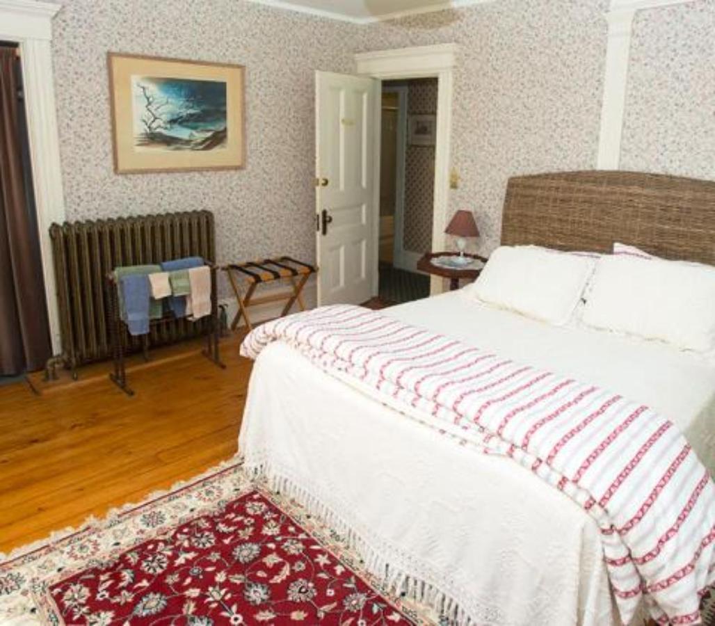 Blooming Inn Shelburne Falls Rum bild