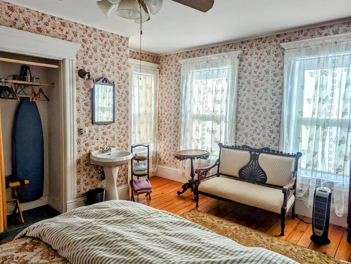 Blooming Inn Shelburne Falls Exteriör bild
